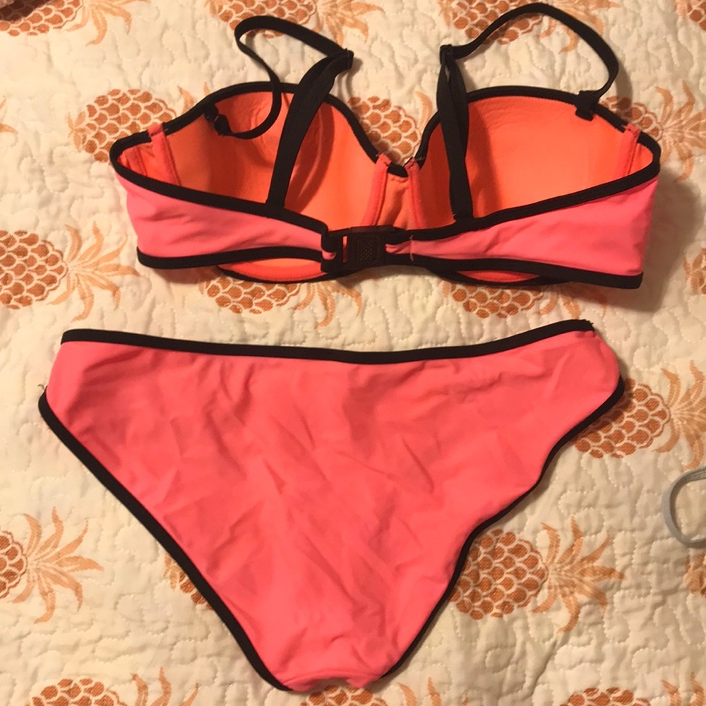Pink bikini - Picture 2 of 2